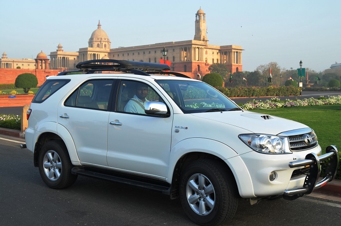 How to Get Around Delhi by Renting a Car